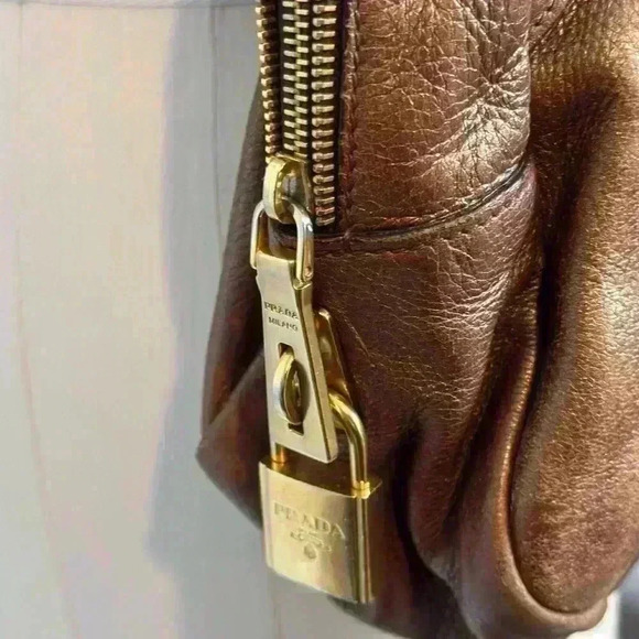 PRADA 🔥🔥Vintage Vitello Daino Shoulder Bag (Brown & Metallic Soft Leather) - Picture 7 of 16